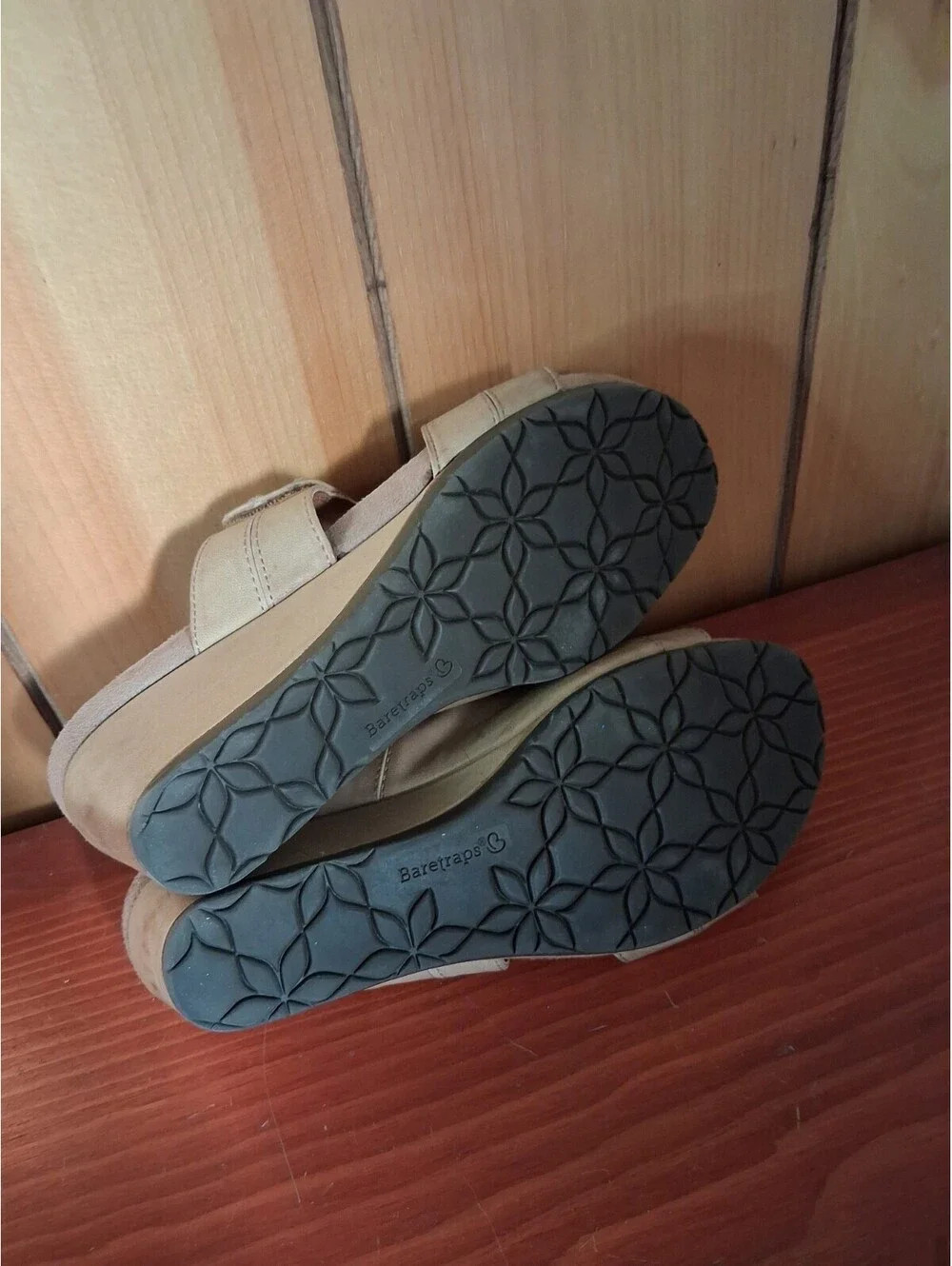 Baretraps Women's Wedge Sandal Size 7.5M Tan Casual